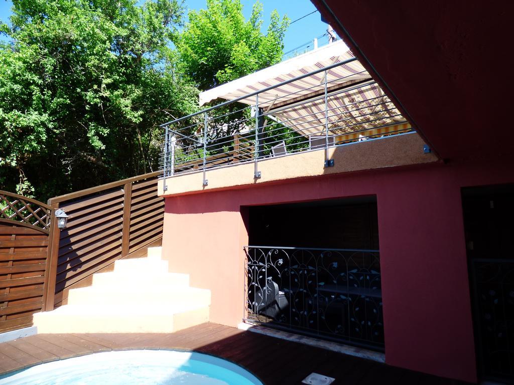 La Colline Aux Yeux Doubs Acomodação com café da manhã Baume-les-Dames Exterior foto